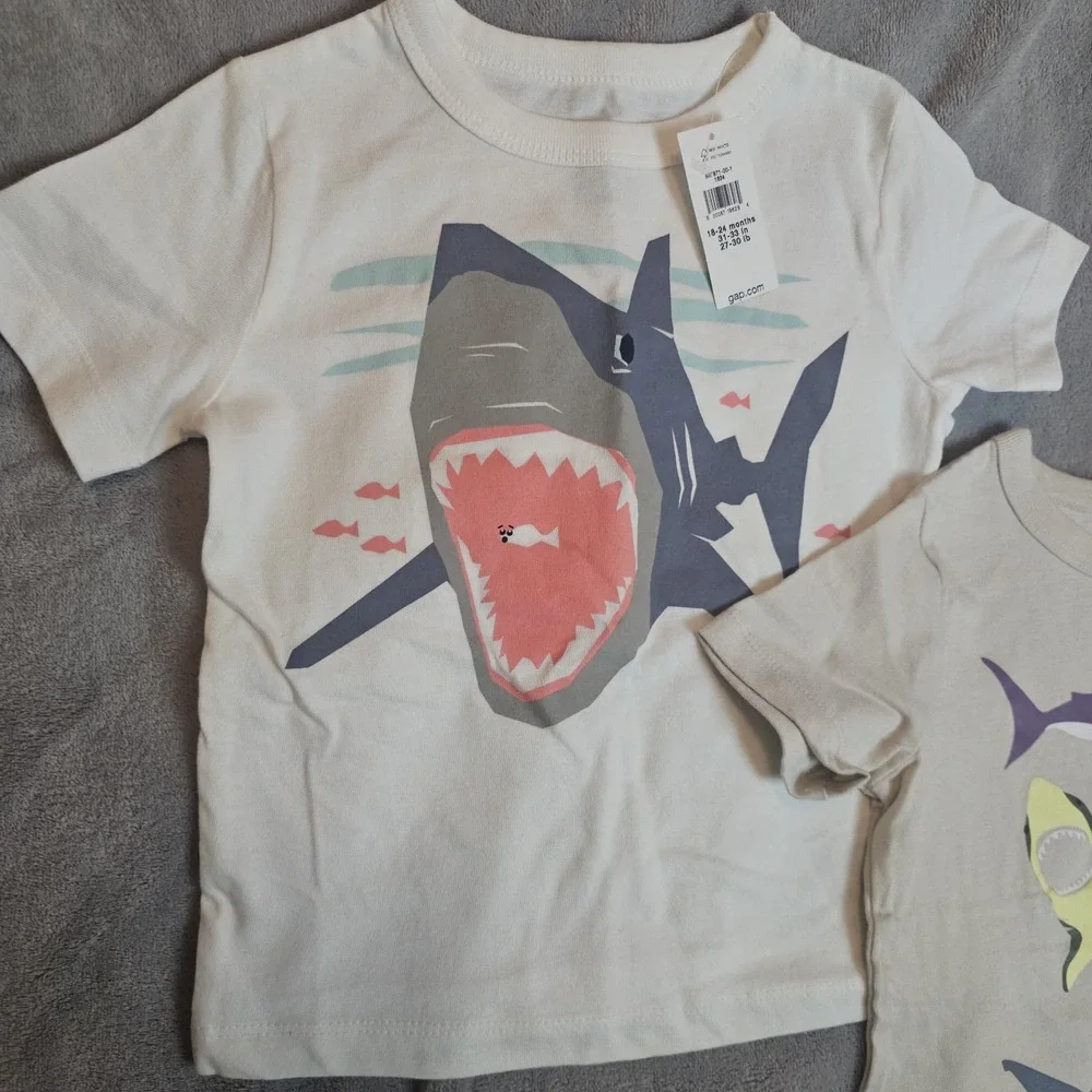 Organic Cotton Lot Of 2 GAP 18 Months T Shirts Sharks NWT - Picture 2 of 9